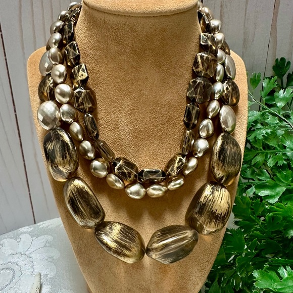 Variegated gold tone bead necklace - Picture 2 of 5